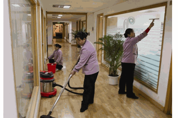 萬(wàn)家家政 專業(yè)服務(wù)，讓家更溫暖